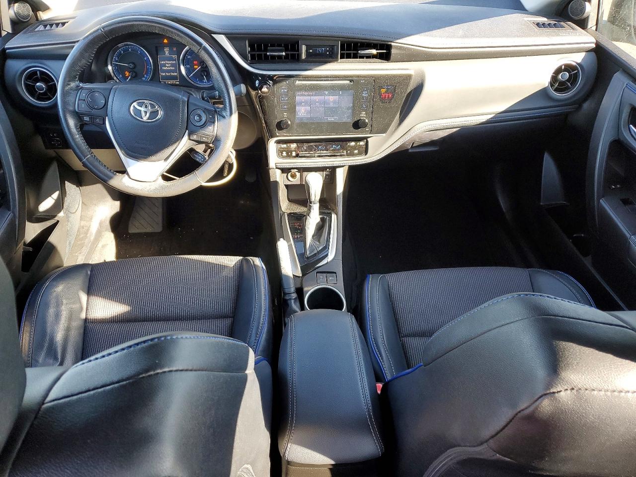 2018 TOYOTA COROLLA L photo 8