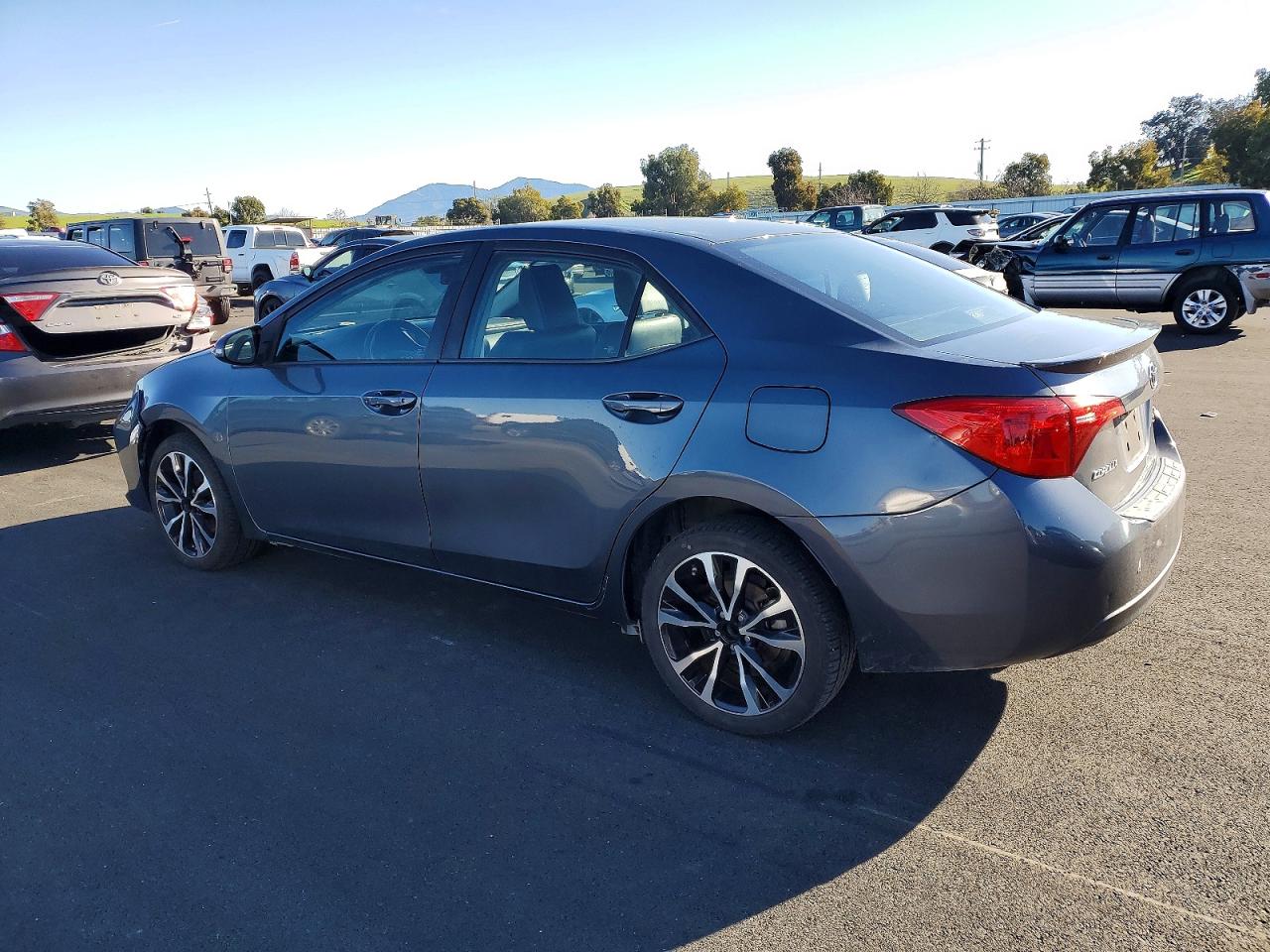 2018 TOYOTA COROLLA L photo 2