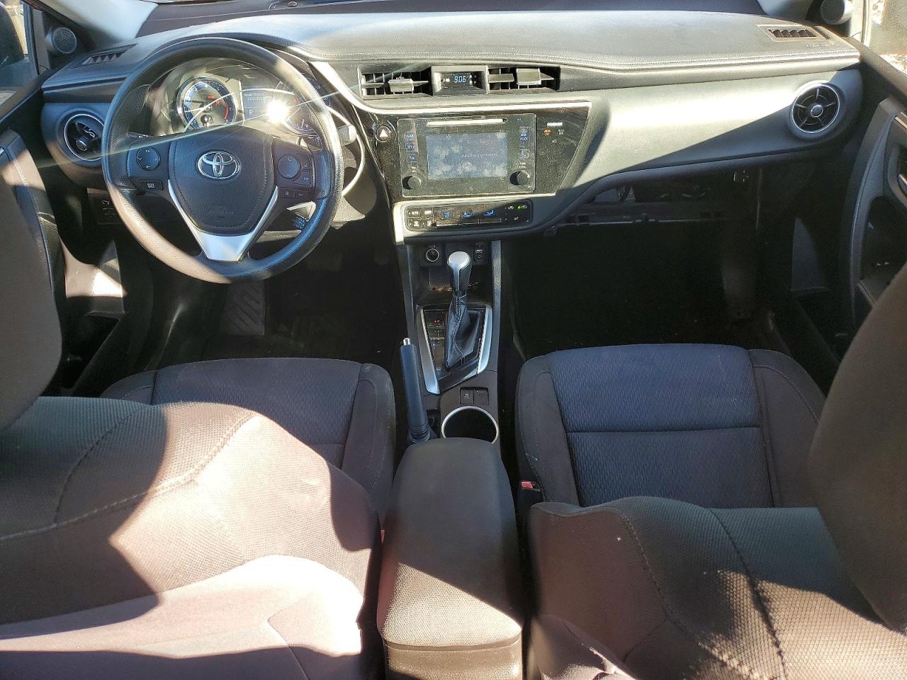 2017 TOYOTA COROLLA L photo 8