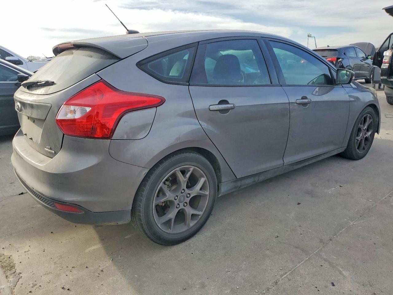 2014 FORD FOCUS SE photo 3