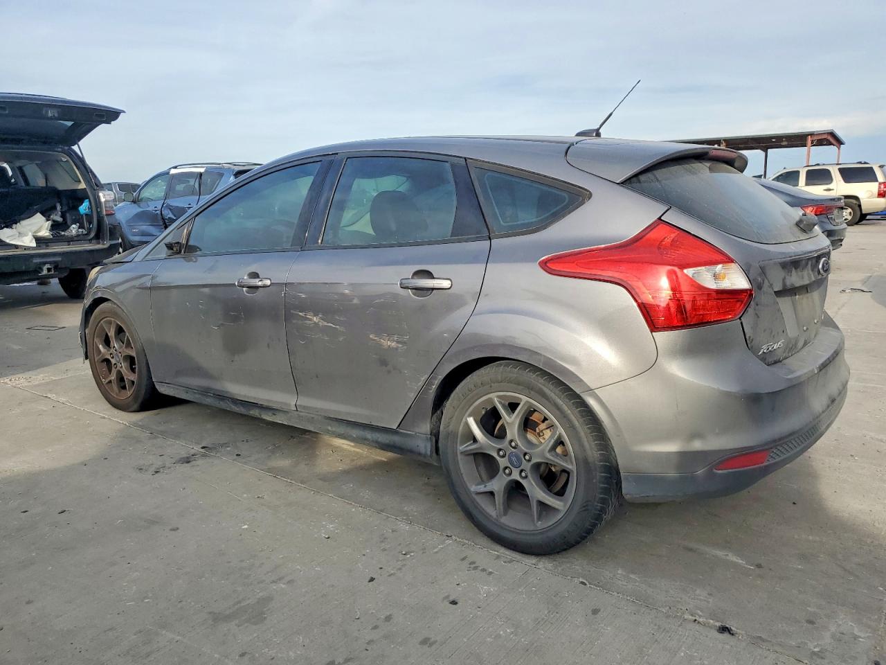 2014 FORD FOCUS SE photo 2