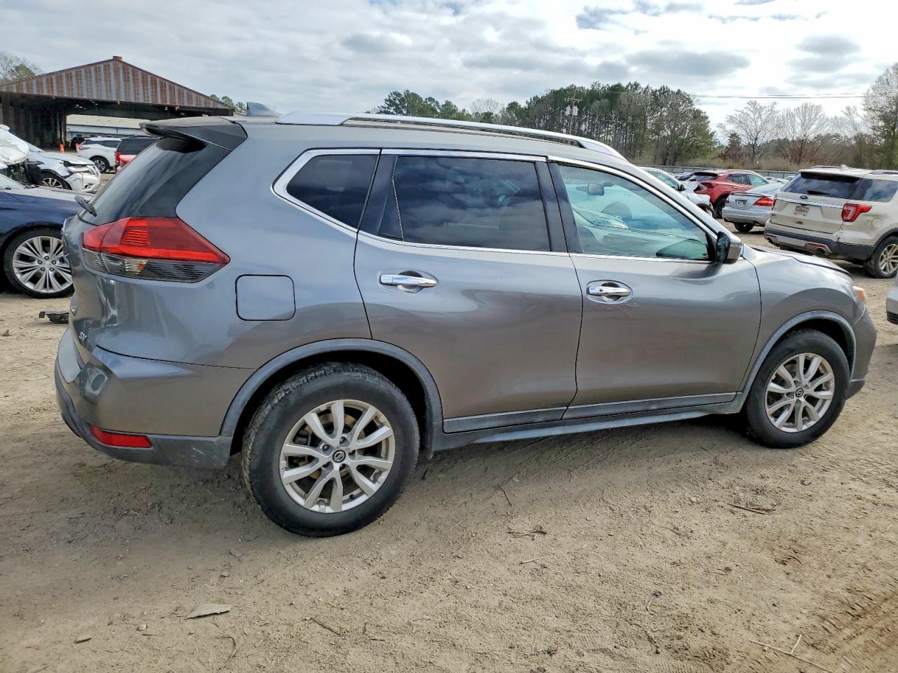2018 NISSAN ROGUE photo 3