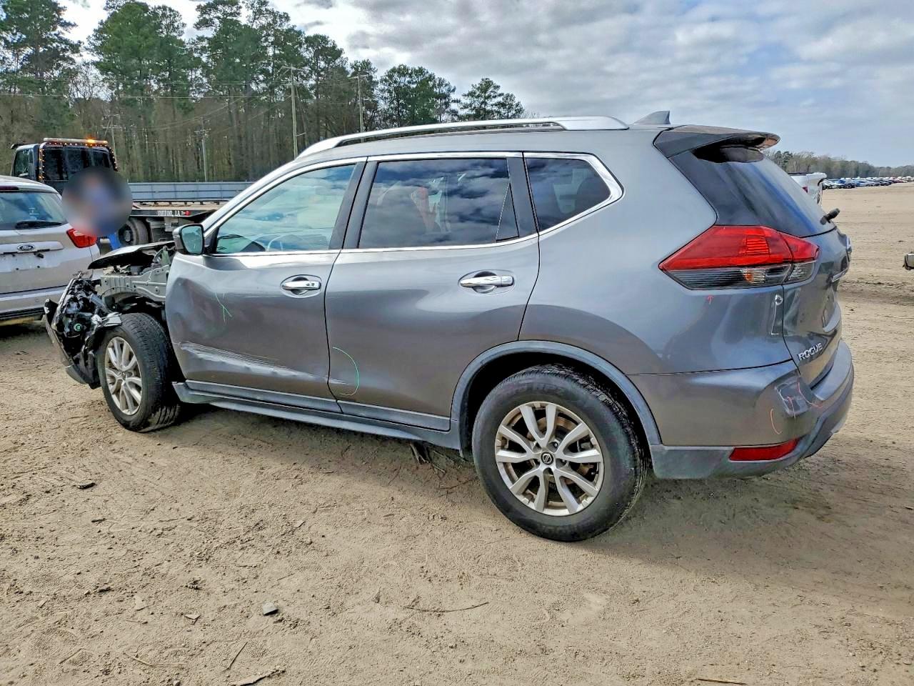 2018 NISSAN ROGUE photo 2