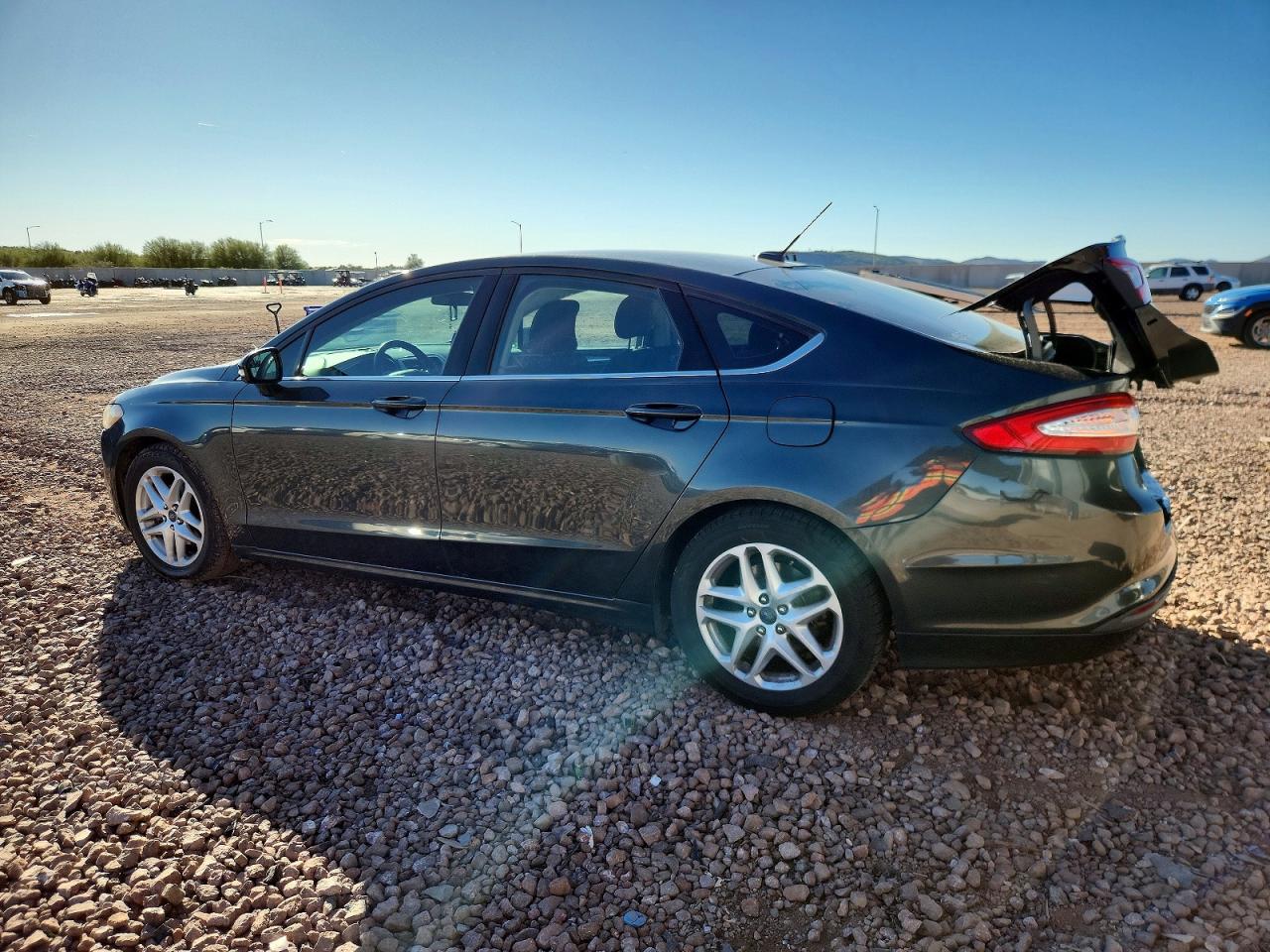 2016 FORD FUSION SE photo 2