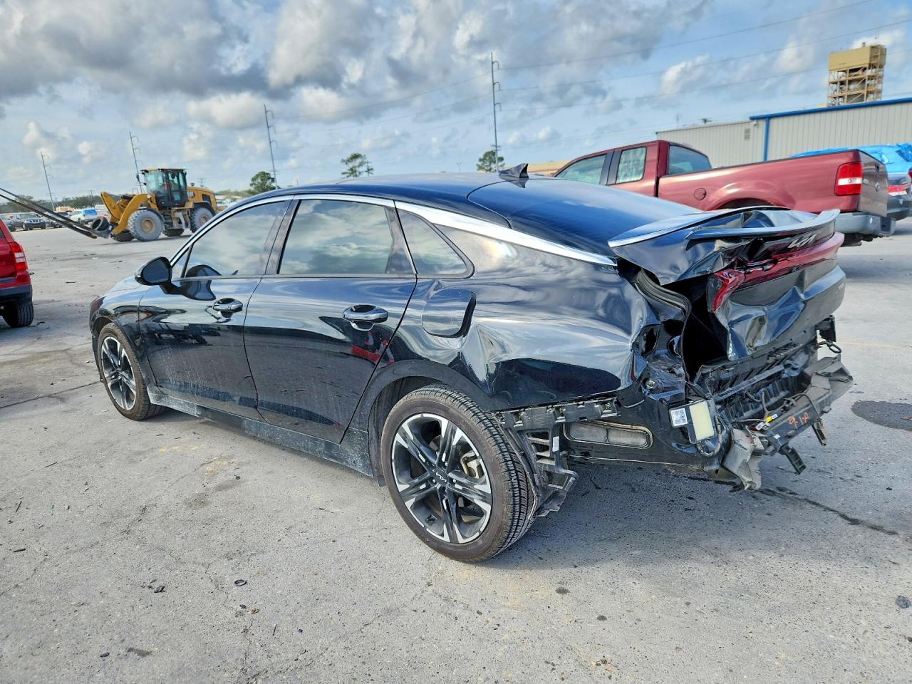 2023 KIA K5 photo 2