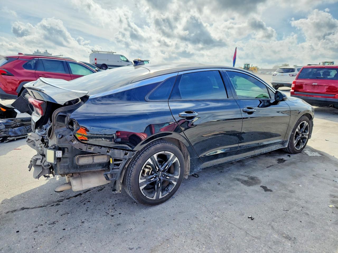 2023 KIA K5 photo 3