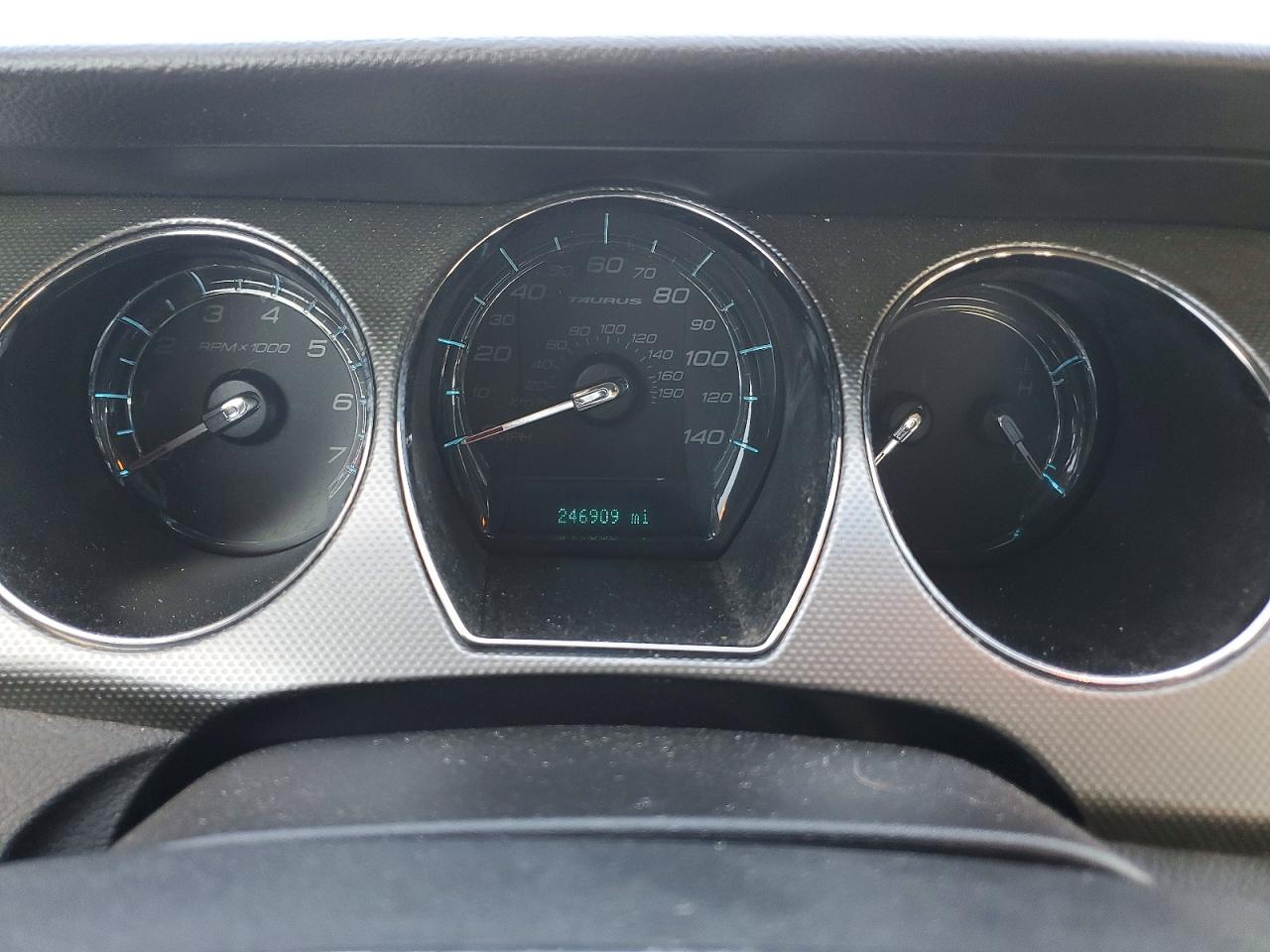 2011 FORD TAURUS SEL photo 9