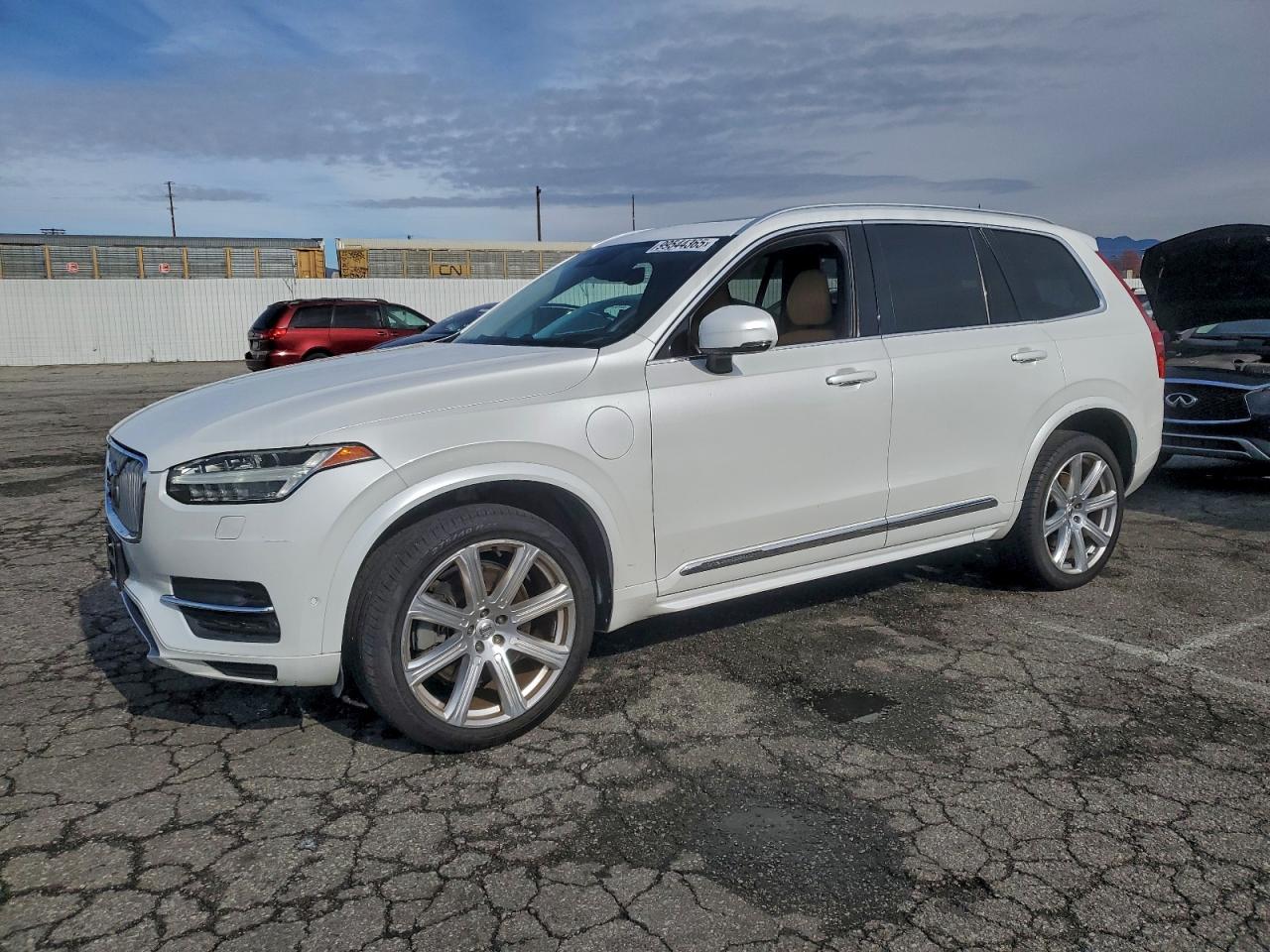 2016 VOLVO XC90
