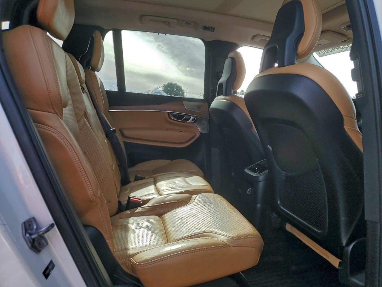 2016 VOLVO XC90 T8 photo 11