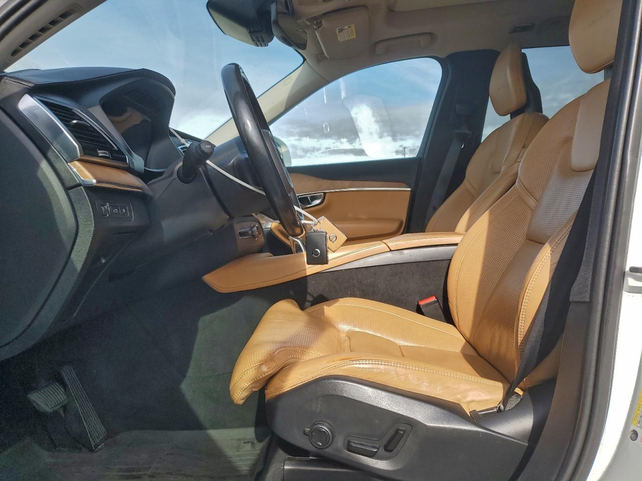 2016 VOLVO XC90 T8 photo 7