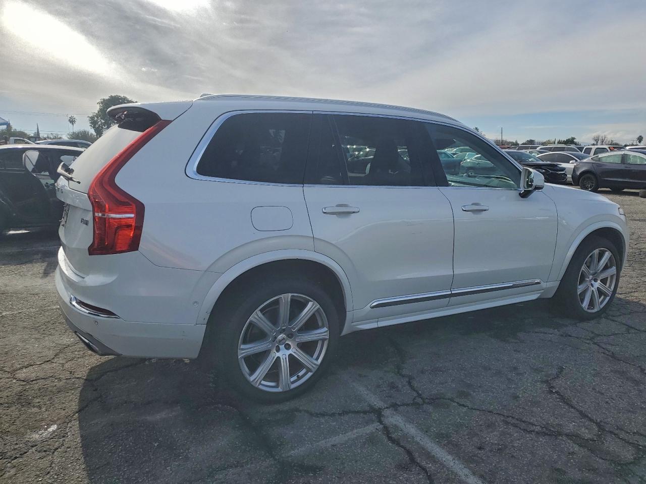 2016 VOLVO XC90 T8 photo 3