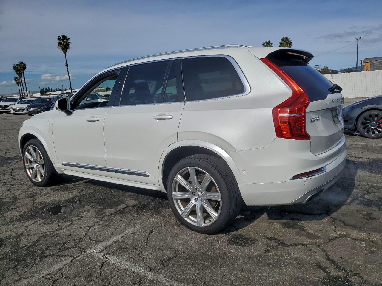 2016 VOLVO XC90 T8 photo 2