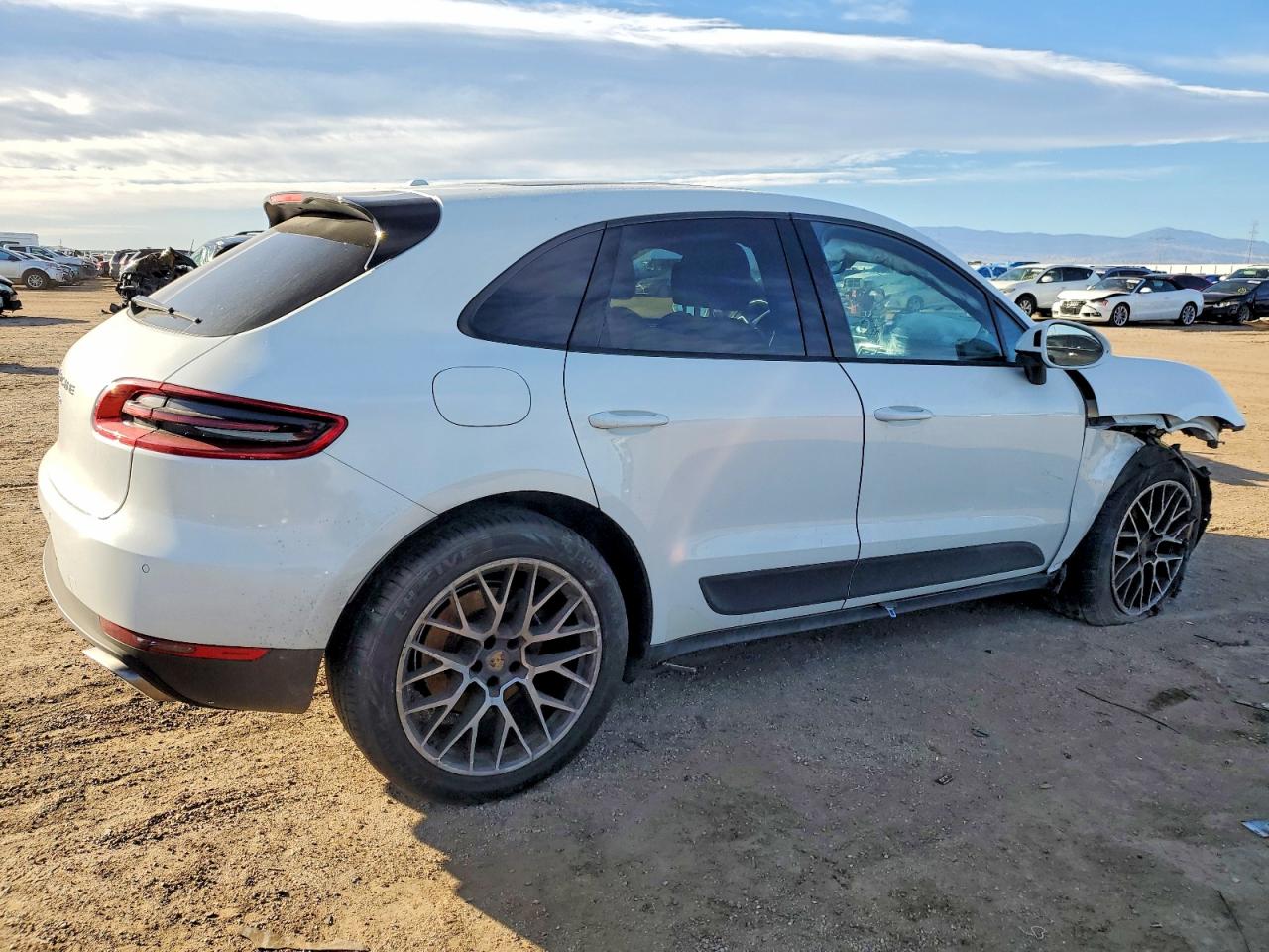 2017 PORSCHE MACAN photo 3