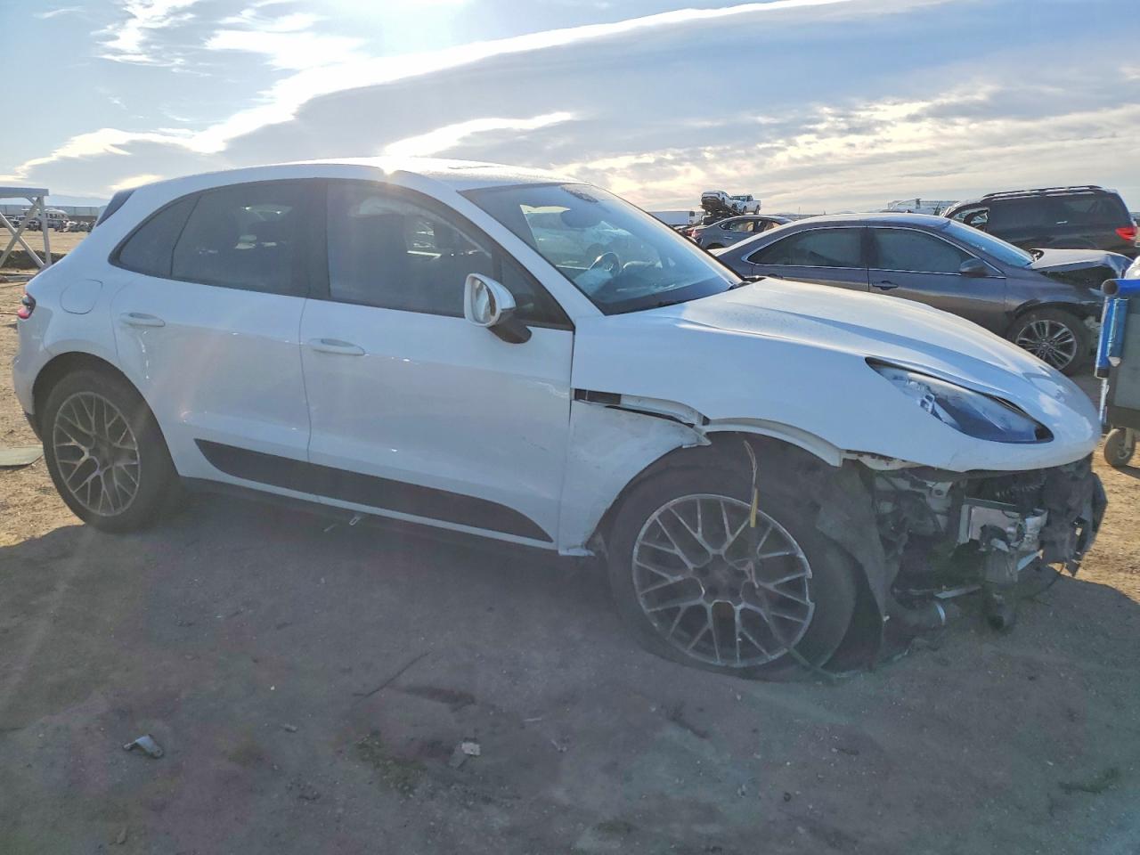 2017 PORSCHE MACAN photo 4