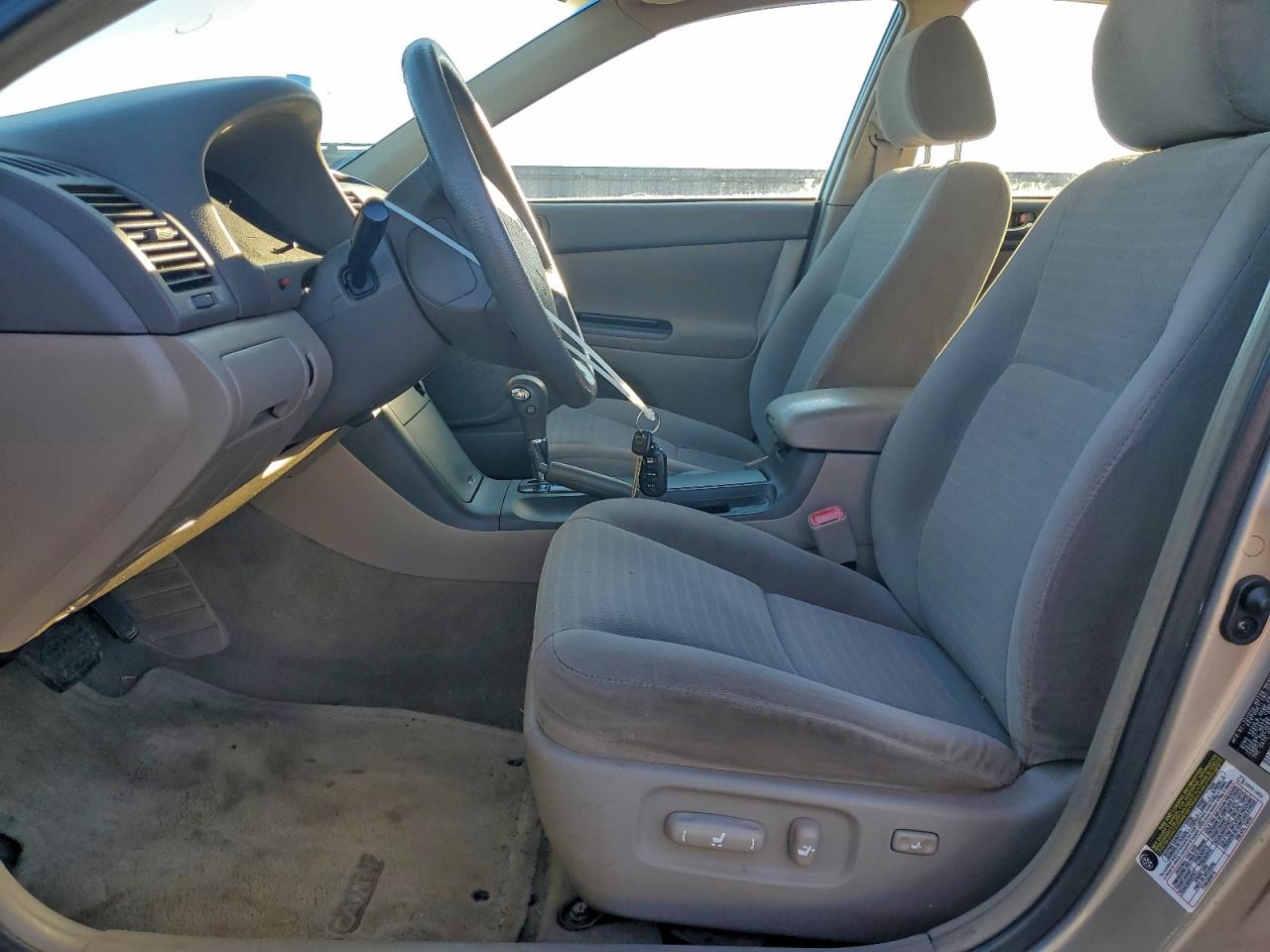 2006 TOYOTA CAMRY LE photo 7