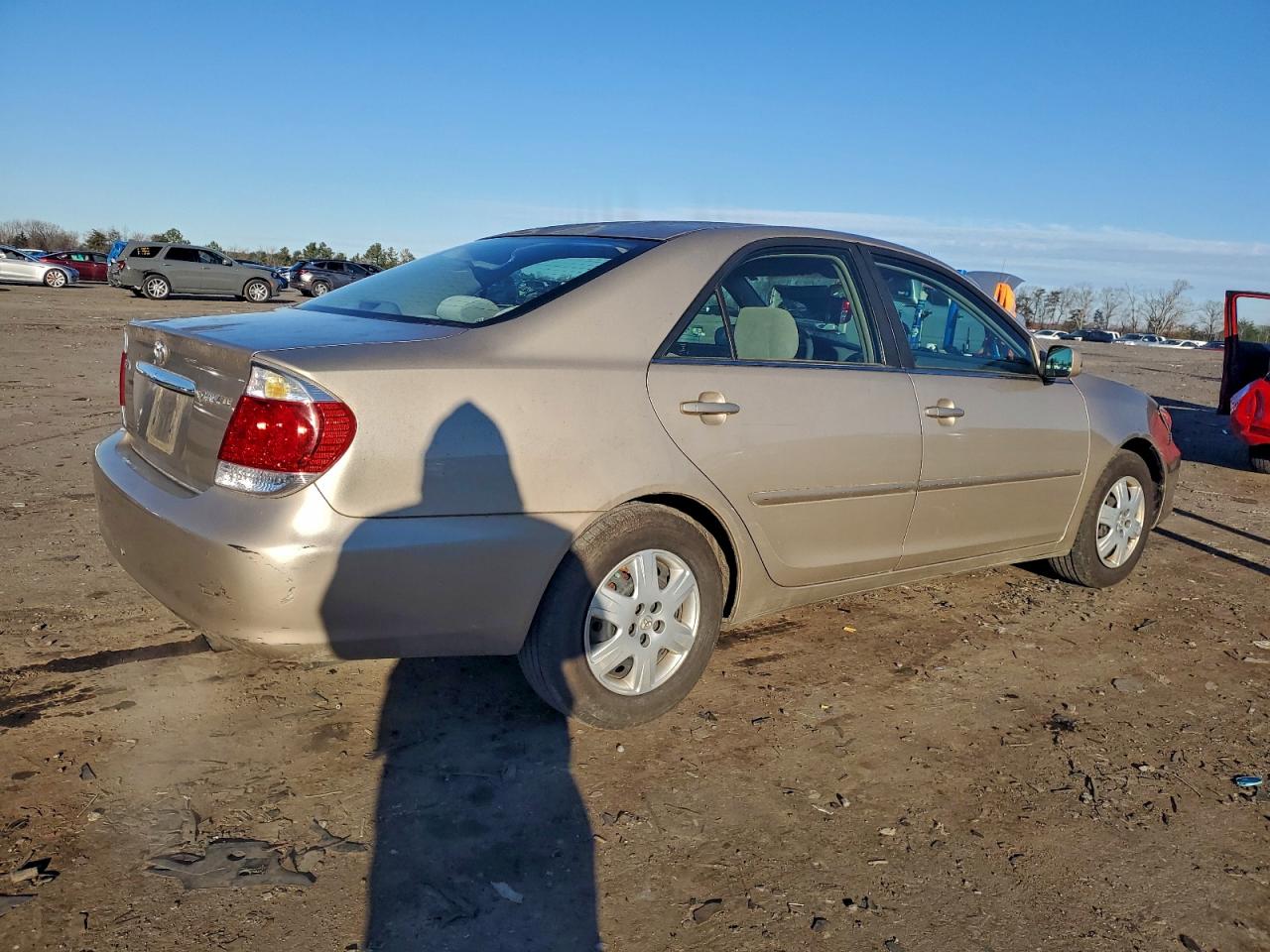 2006 TOYOTA CAMRY LE photo 3