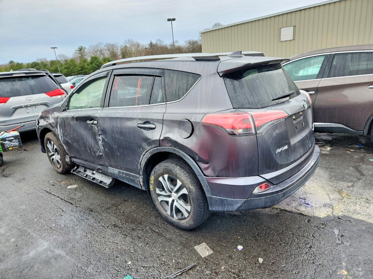 2017 TOYOTA RAV4 LE photo 4