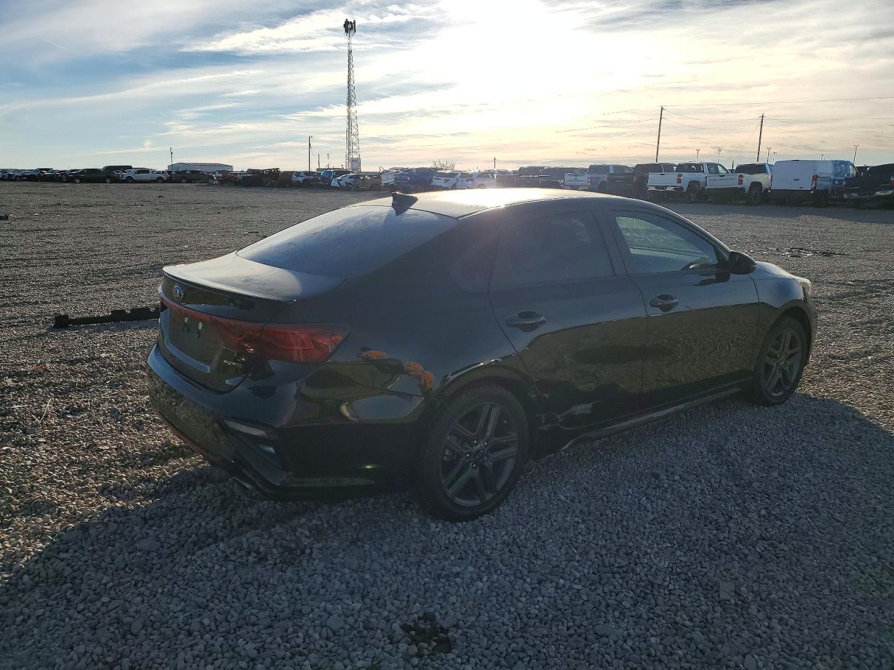 2021 KIA FORTE GT LINE photo 3