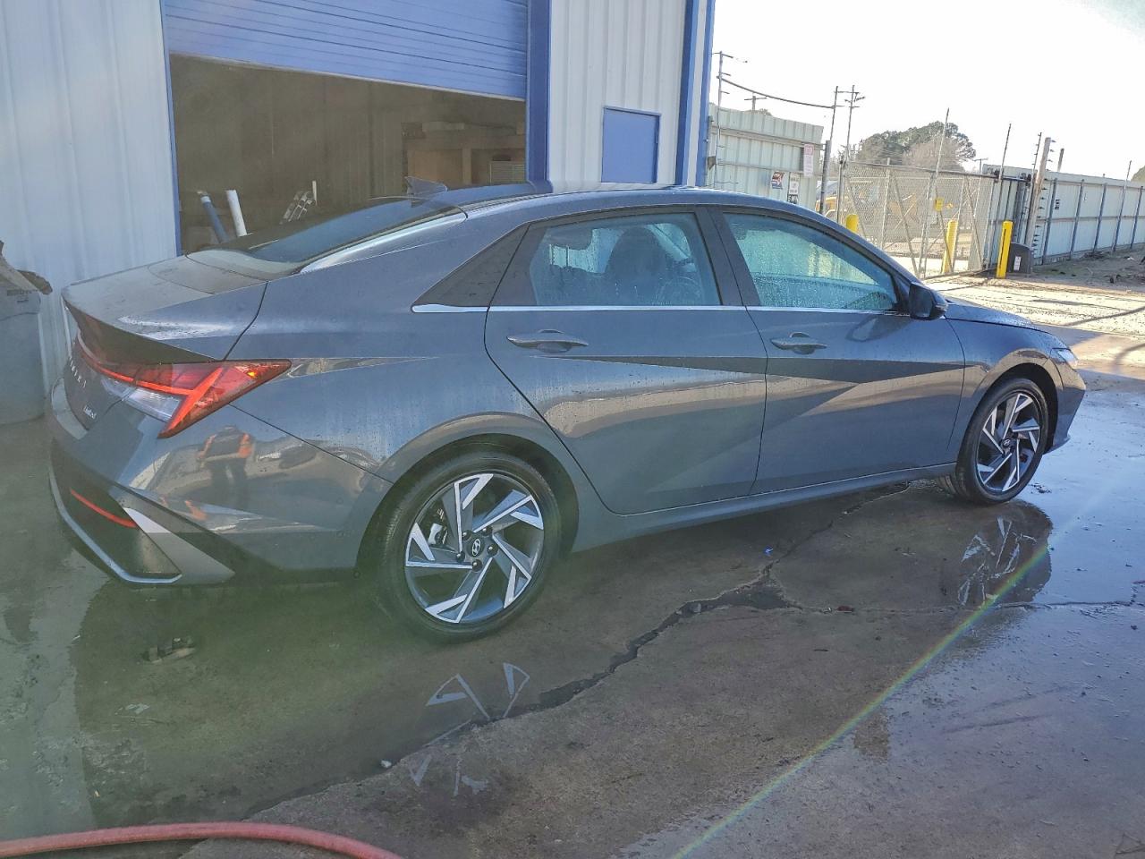 2025 HYUNDAI ELANTRA LIMITED photo 3