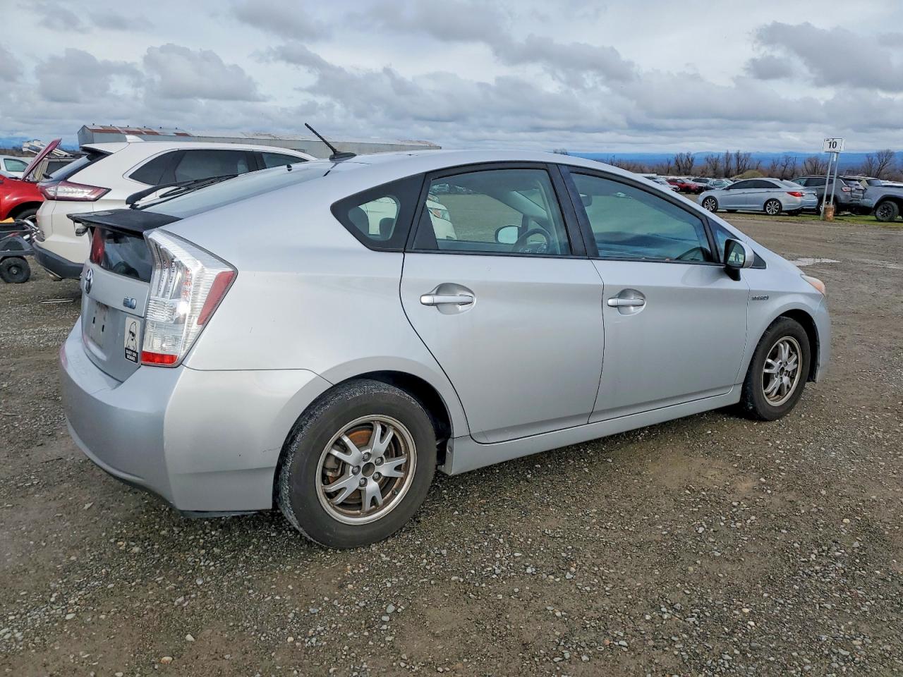 2010 TOYOTA PRIUS photo 3