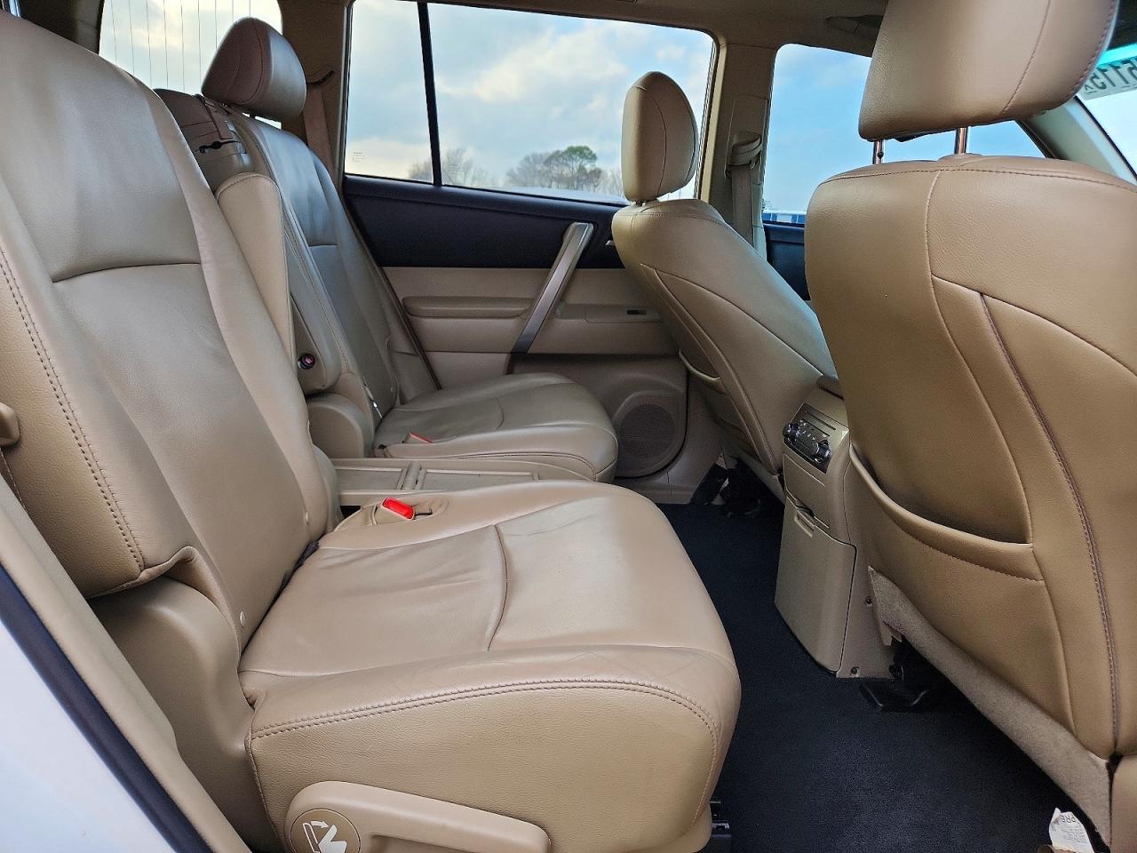 2013 TOYOTA HIGHLANDER BASE photo 21