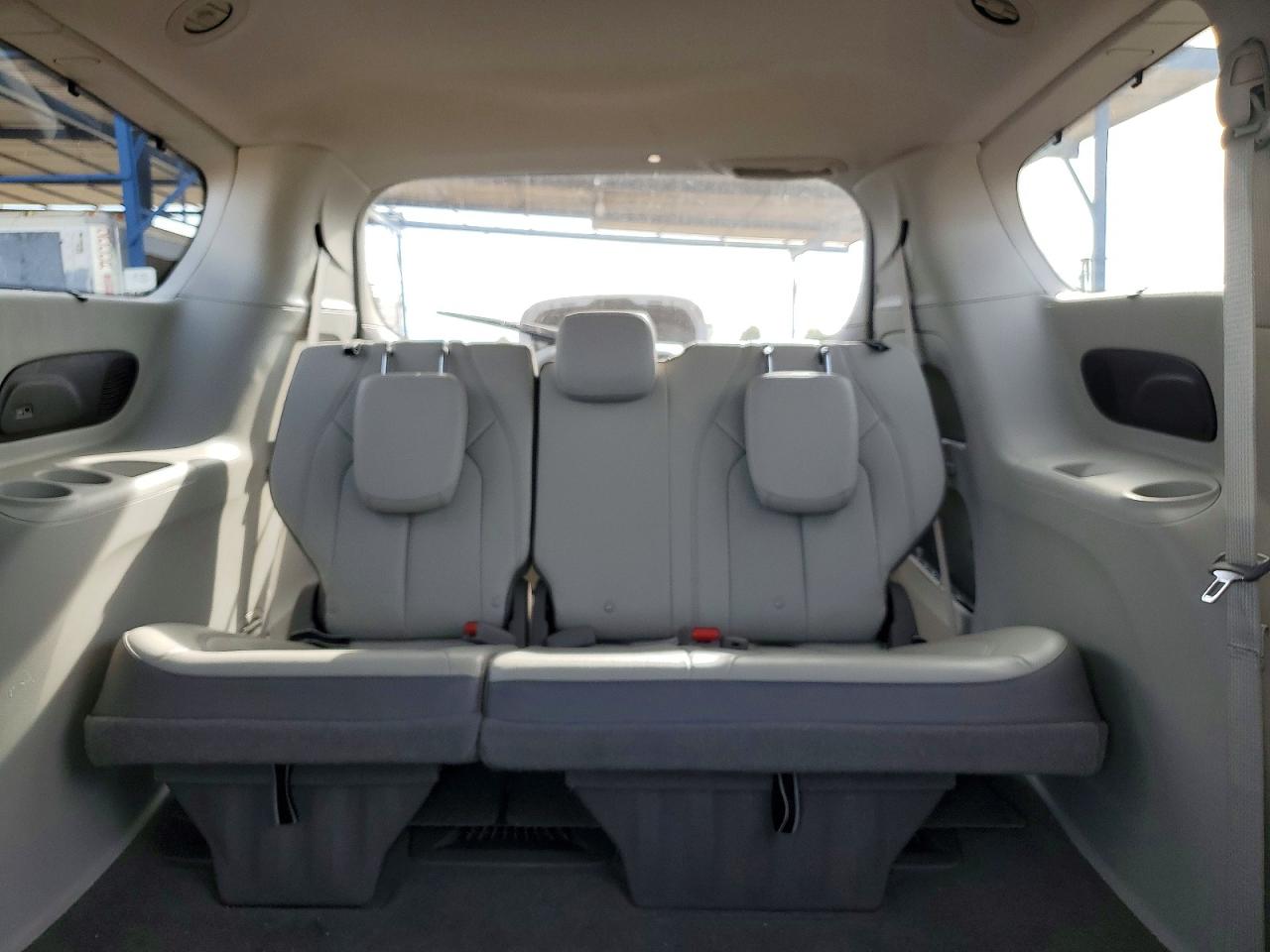 2019 CHRYSLER PACIFICA TOURING L PLUS photo 10