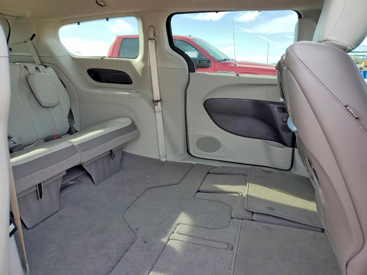 2019 CHRYSLER PACIFICA TOURING L PLUS photo 11