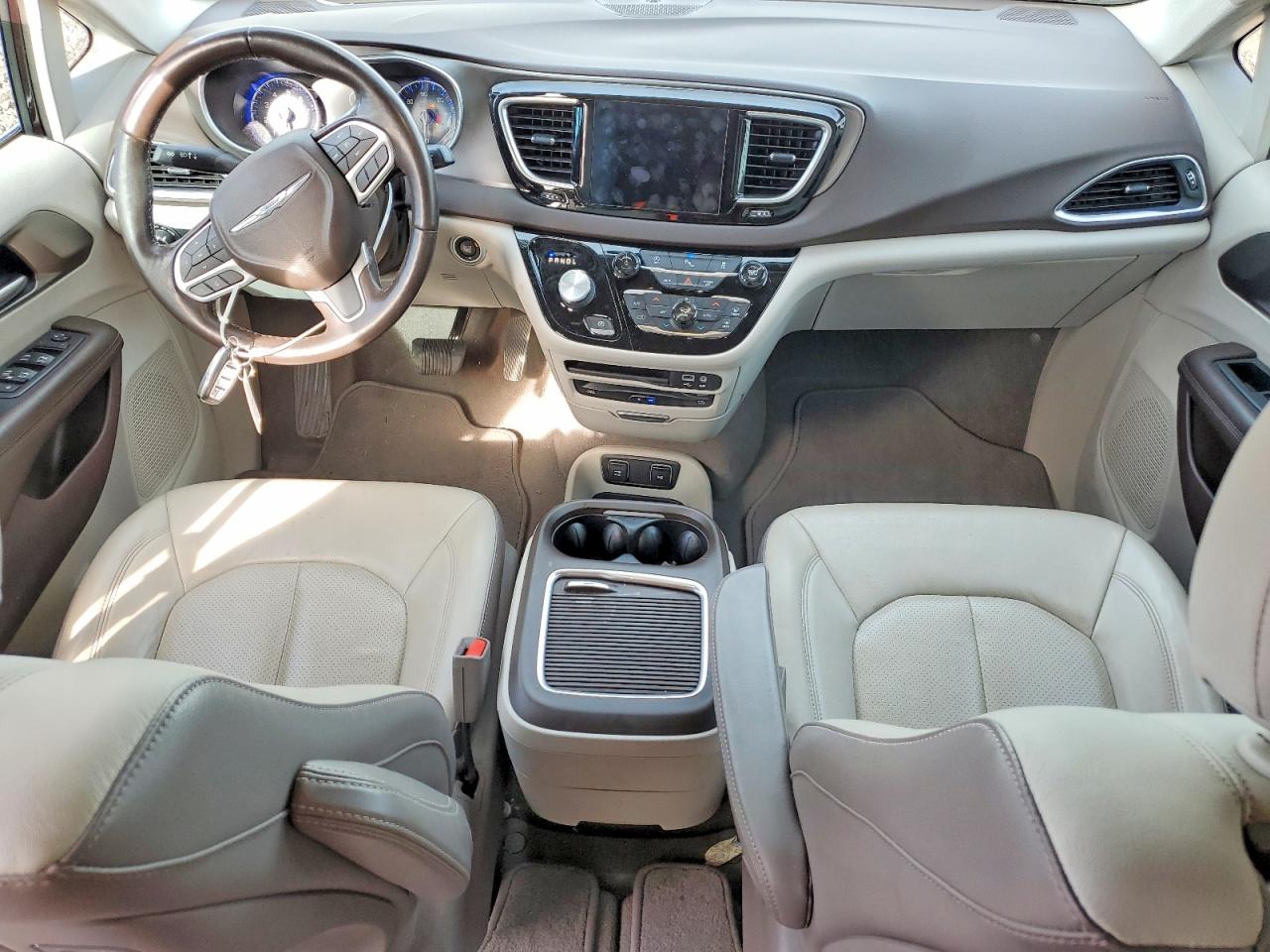 2019 CHRYSLER PACIFICA TOURING L PLUS photo 8