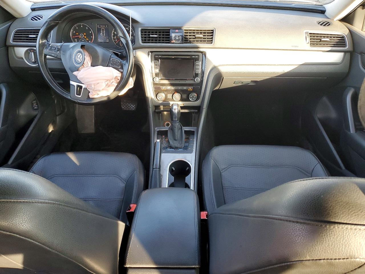 2014 VOLKSWAGEN PASSAT SE photo 8