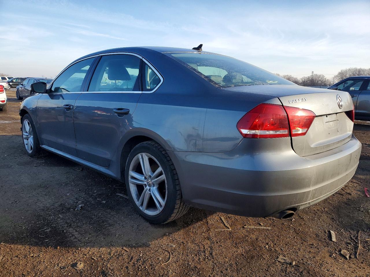 2014 VOLKSWAGEN PASSAT SE photo 2
