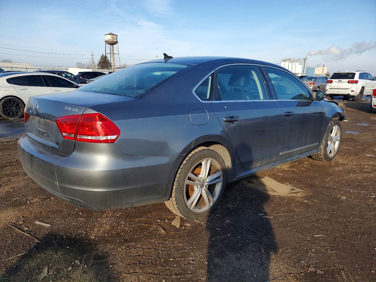2014 VOLKSWAGEN PASSAT SE photo 3