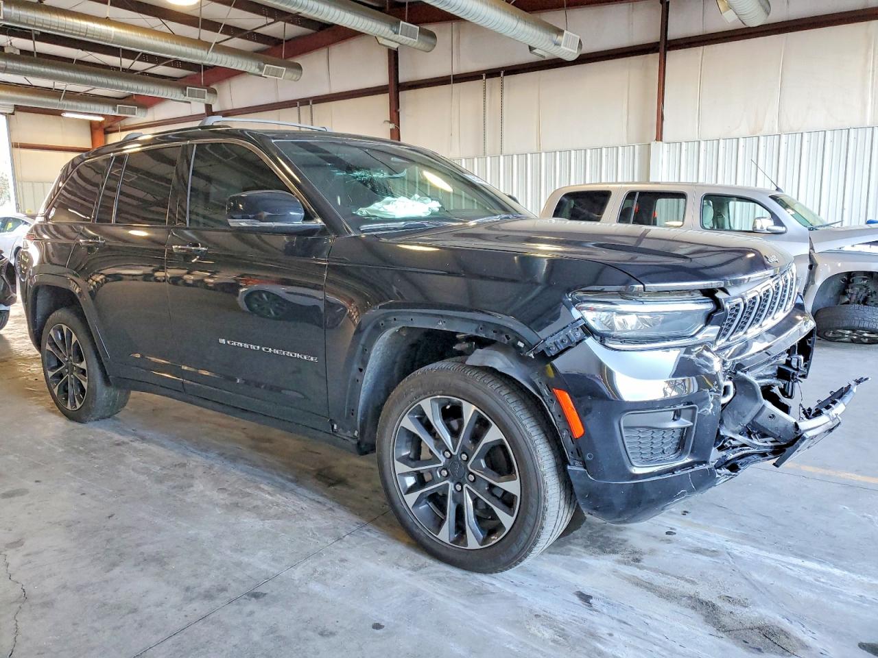 2023 JEEP GRAND CHEROKEE OVERLAND photo 4