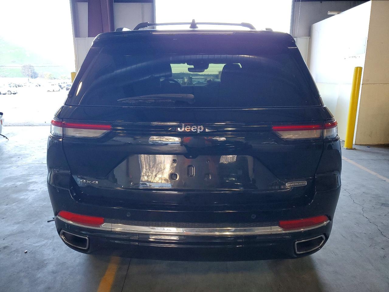 2023 JEEP GRAND CHEROKEE OVERLAND photo 6