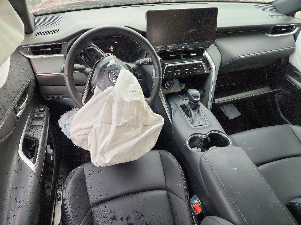 2024 TOYOTA VENZA LE photo 8