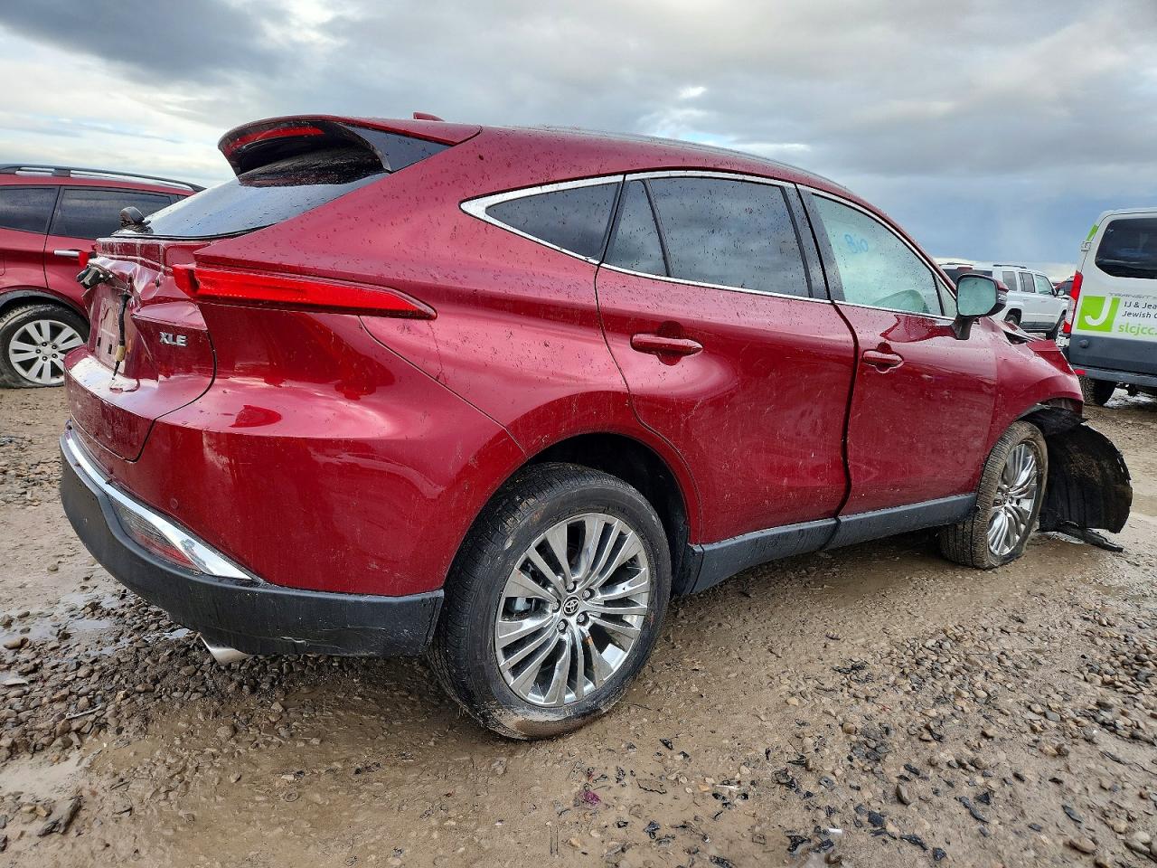 2024 TOYOTA VENZA LE photo 3