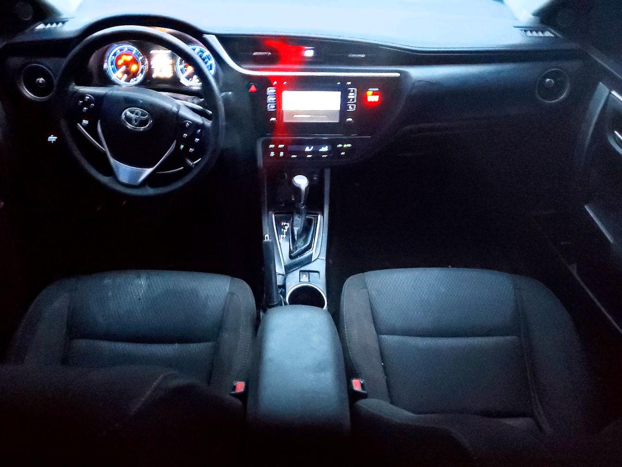 2018 TOYOTA COROLLA L photo 8