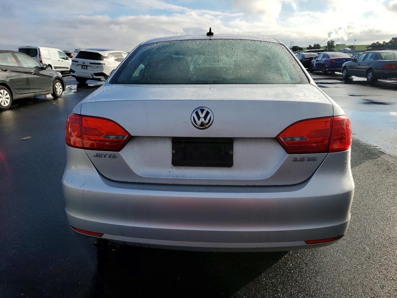 2011 VOLKSWAGEN JETTA SE photo 6