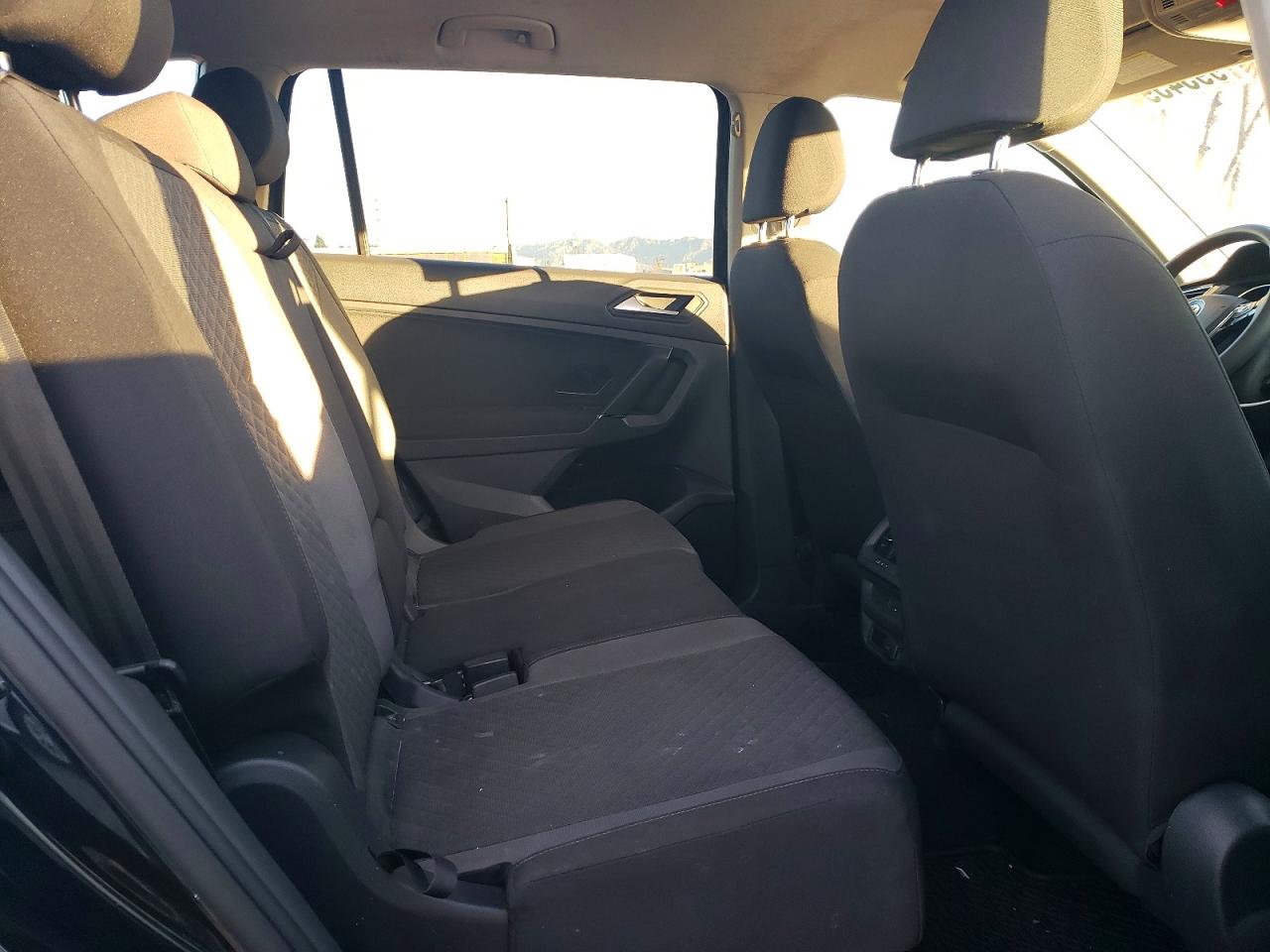 2020 VOLKSWAGEN TIGUAN S photo 11