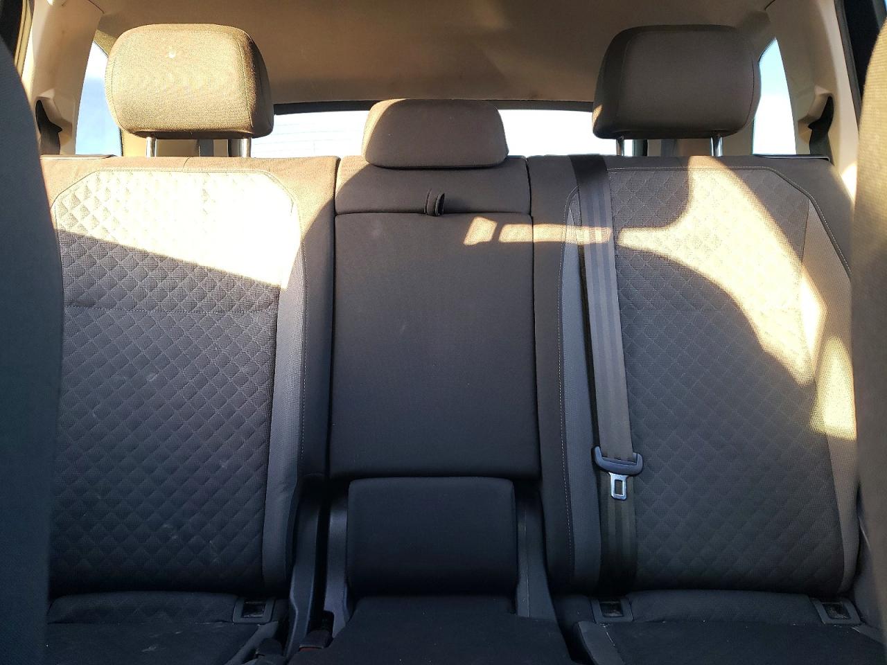 2020 VOLKSWAGEN TIGUAN S photo 10