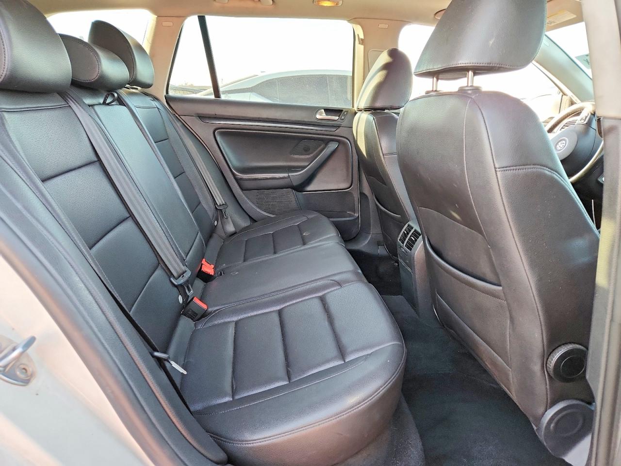 2012 VOLKSWAGEN JETTA TDI photo 10