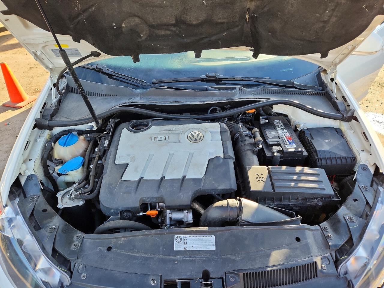 2012 VOLKSWAGEN JETTA TDI photo 11