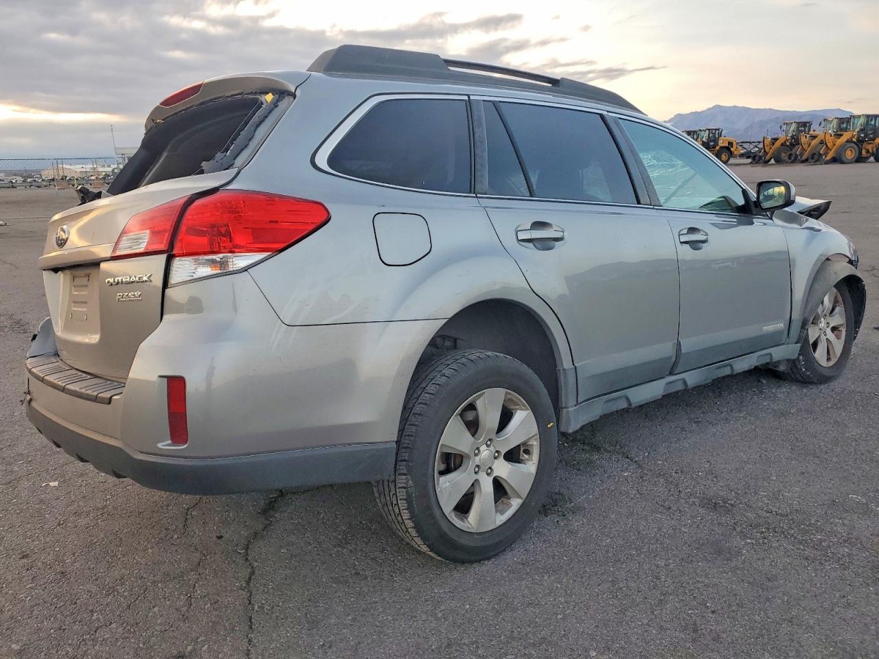 2011 SUBARU OUTBACK 2.5I LIMITED photo 3