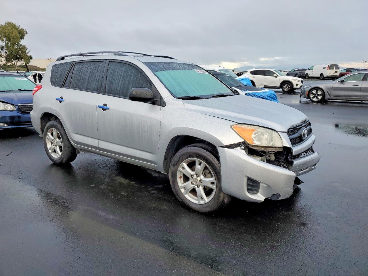 2011 TOYOTA RAV4 photo 4