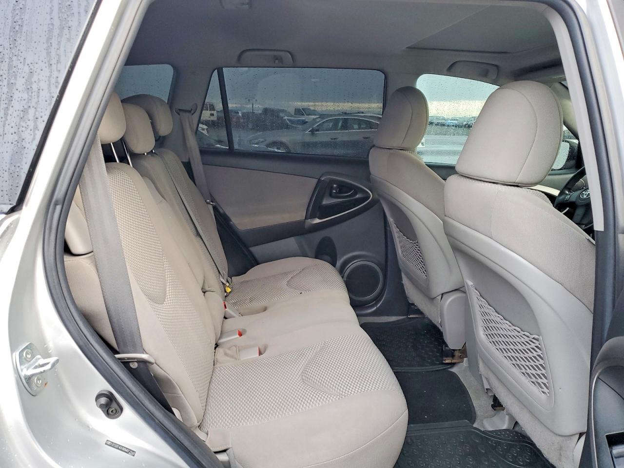 2011 TOYOTA RAV4 photo 11