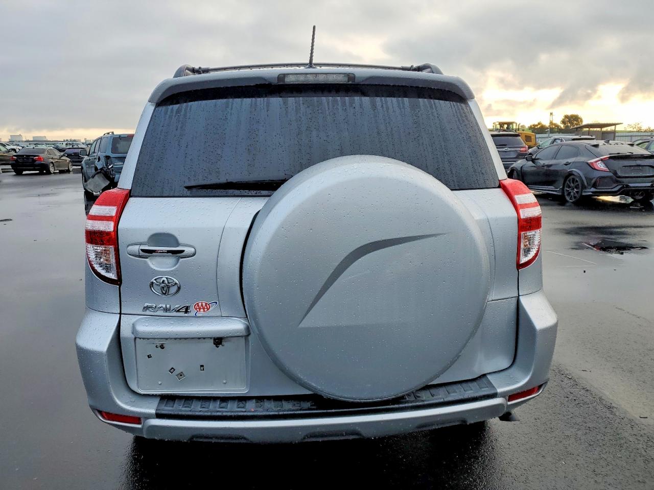 2011 TOYOTA RAV4 photo 6