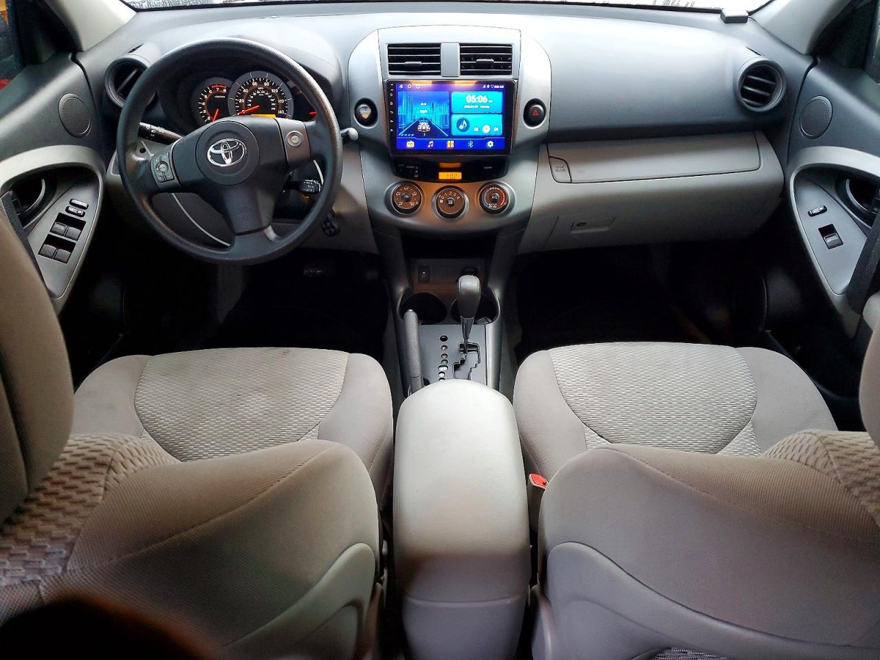 2011 TOYOTA RAV4 photo 8