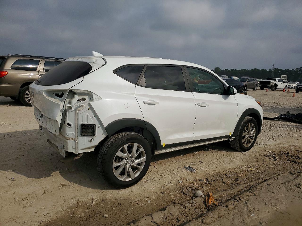 2021 HYUNDAI TUCSON SE photo 3