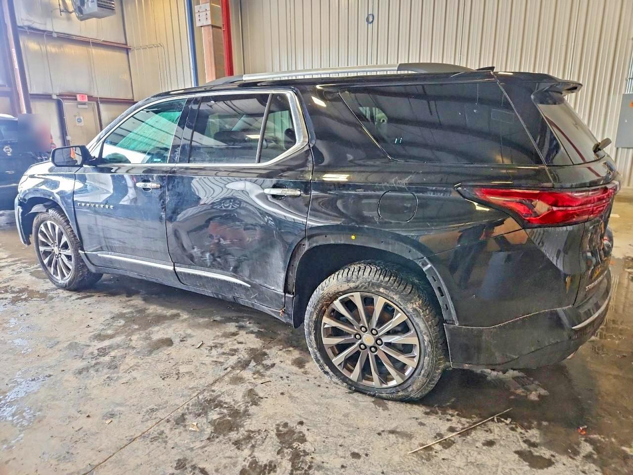 2023 CHEVROLET TRAVERSE PREMIER photo 2