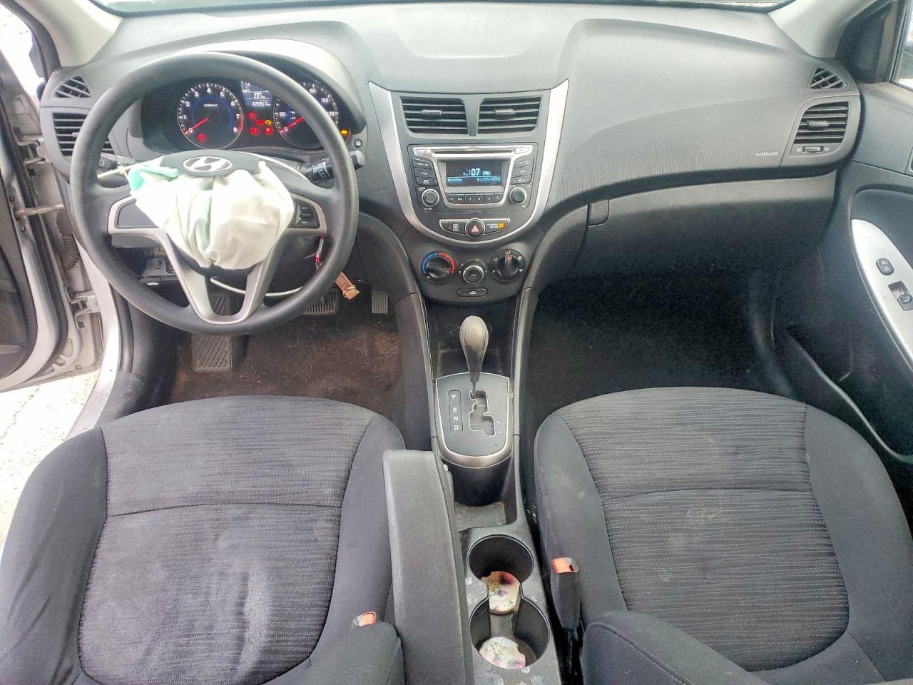 2017 HYUNDAI ACCENT SE photo 8