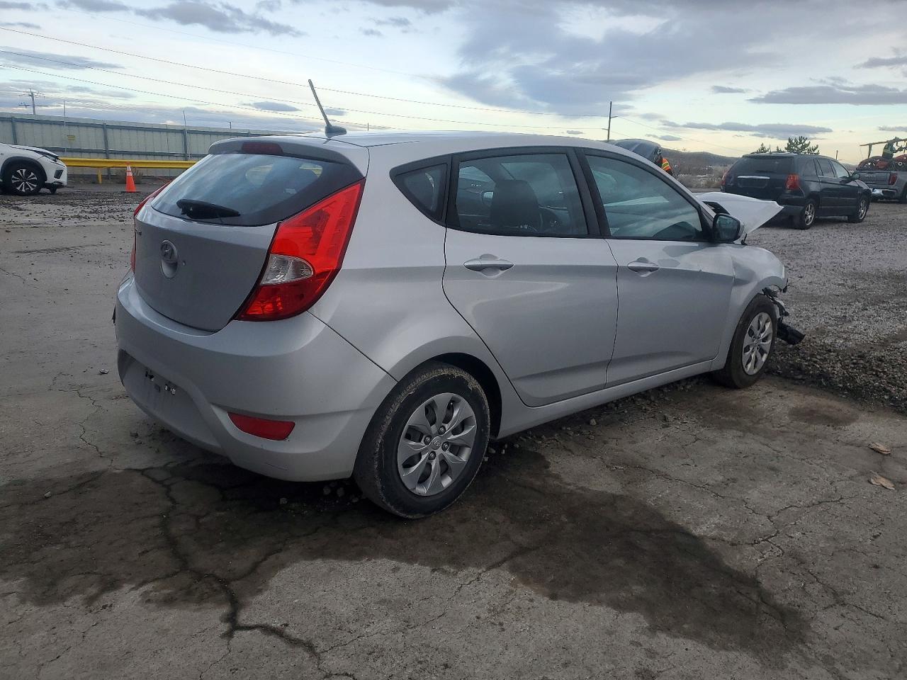 2017 HYUNDAI ACCENT SE photo 3